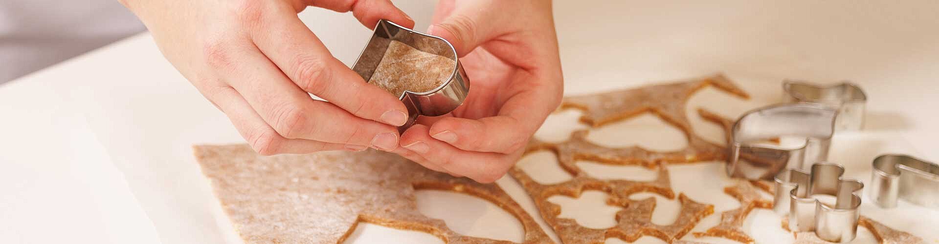[Translate to Englisch:] Basler Läckerli selber backen mit professioneller Anleitung