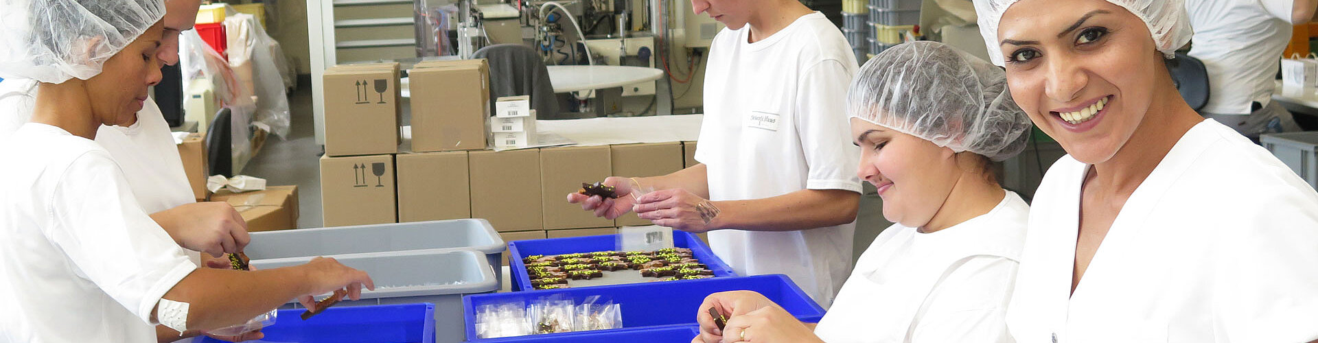 Positions, apprenticeships, and internships at Läckerli Huus